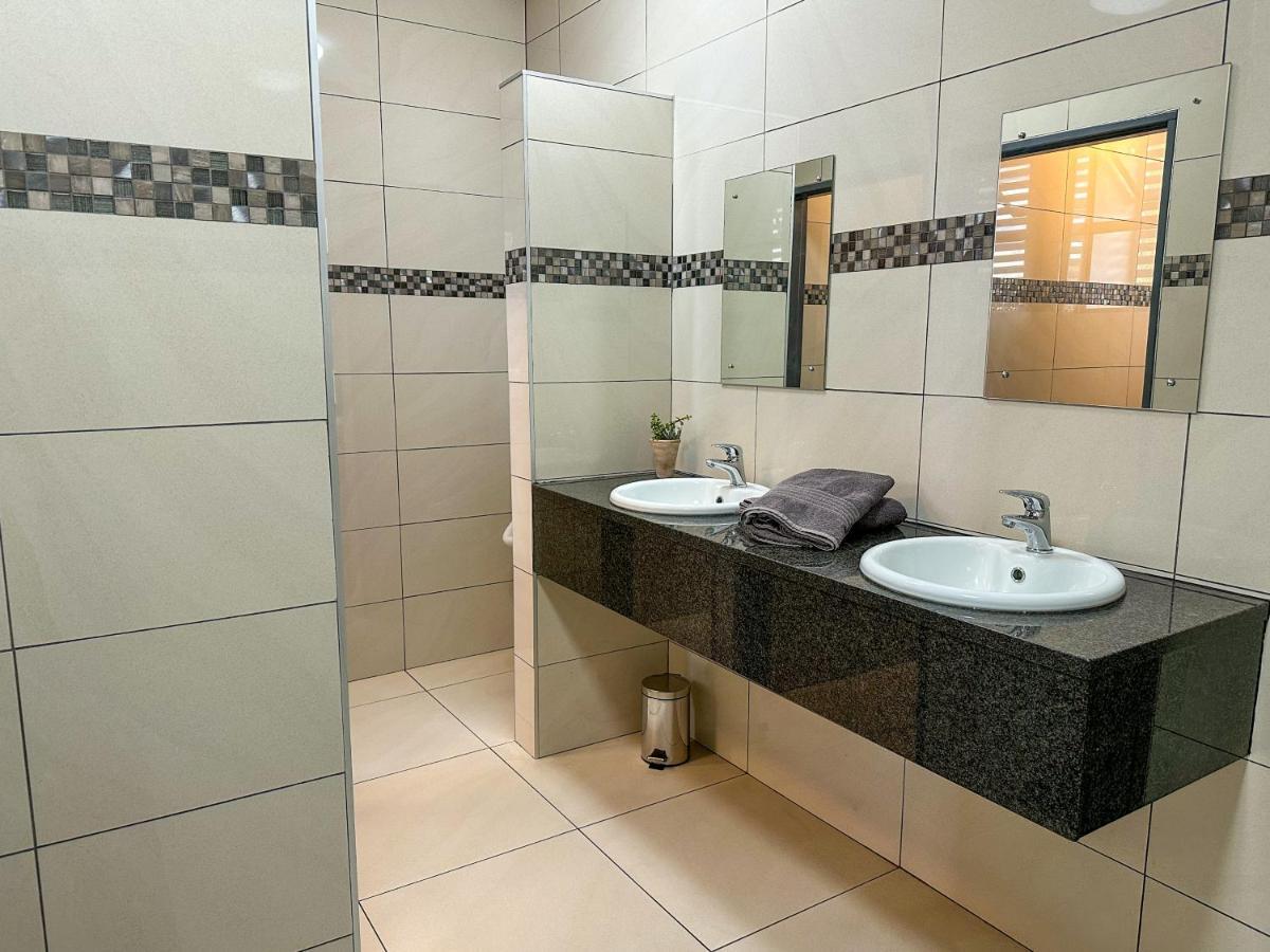 ווינדהוק Tate Village מראה חיצוני תמונה